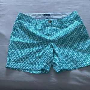 Women’s mid rise chino shorts